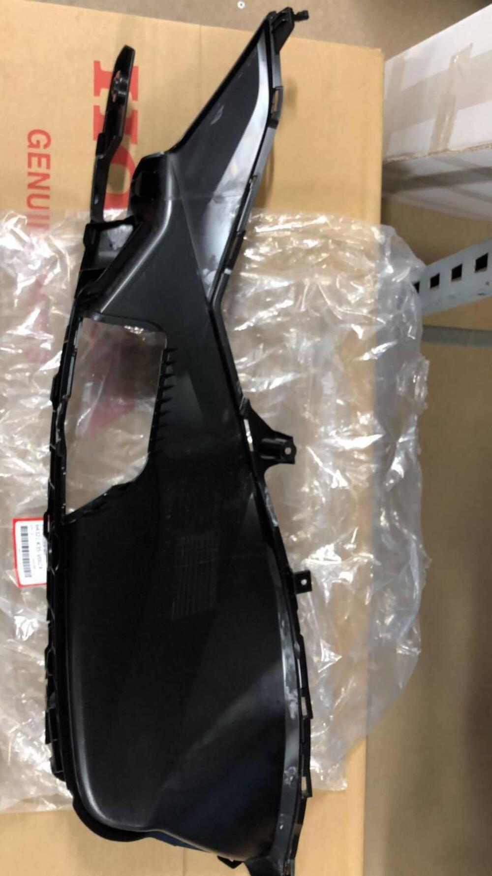 PEDANA SINISTRA HONDA PCX. CODICE 64321K35V00ZA (3)