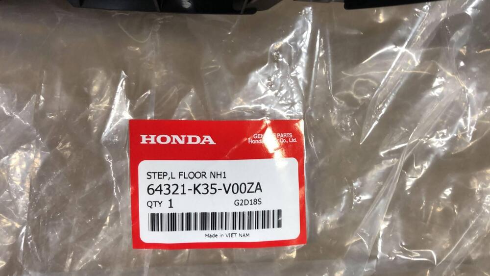 PEDANA SINISTRA HONDA PCX. CODICE 64321K35V00ZA (5)