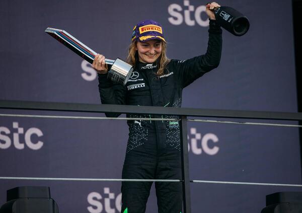 Ok, ma chi &egrave; Doriane Pin: la giovane promessa del motorsport che ha vinto entrambe le gare della F1Academy a Jeddah