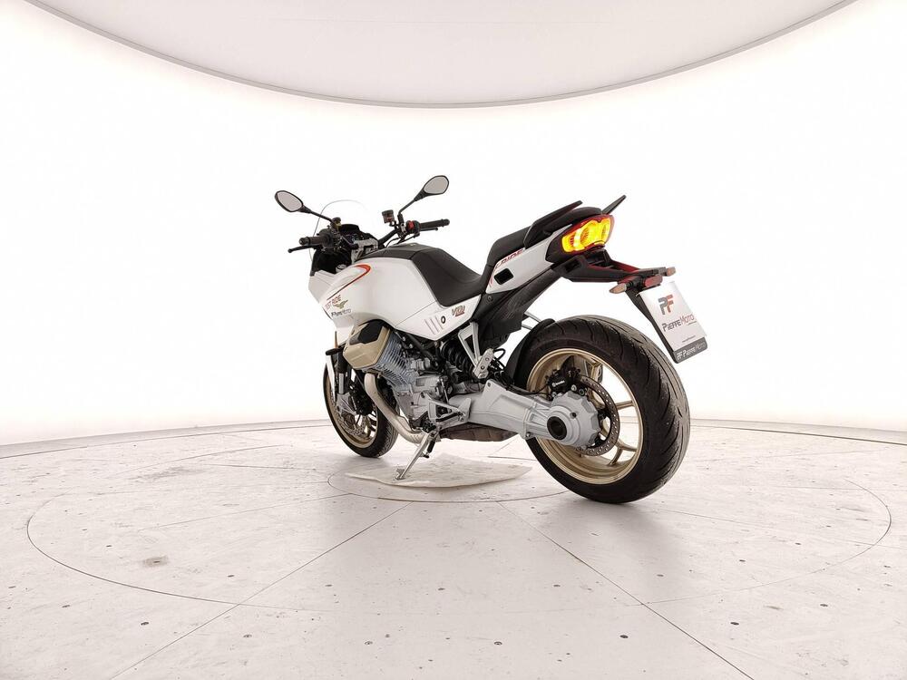 Moto Guzzi V100 Mandello (2022 - 24) (3)