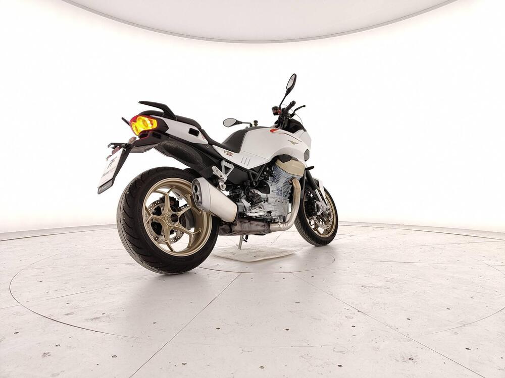 Moto Guzzi V100 Mandello (2022 - 24) (4)