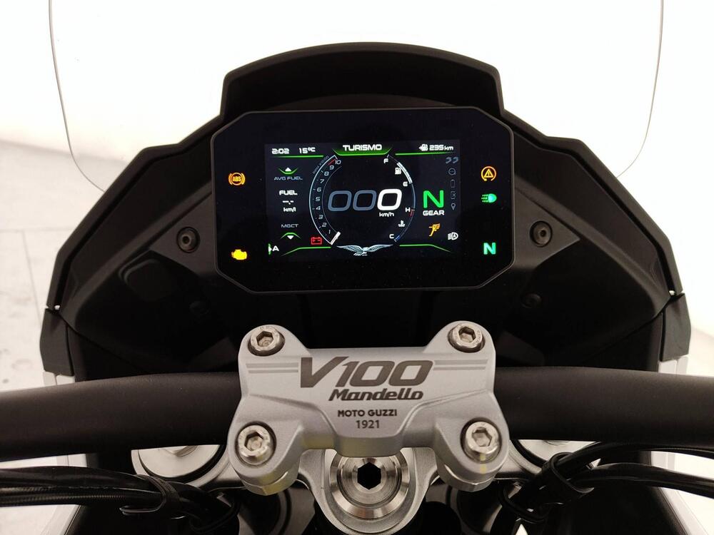 Moto Guzzi V100 Mandello (2022 - 24) (8)