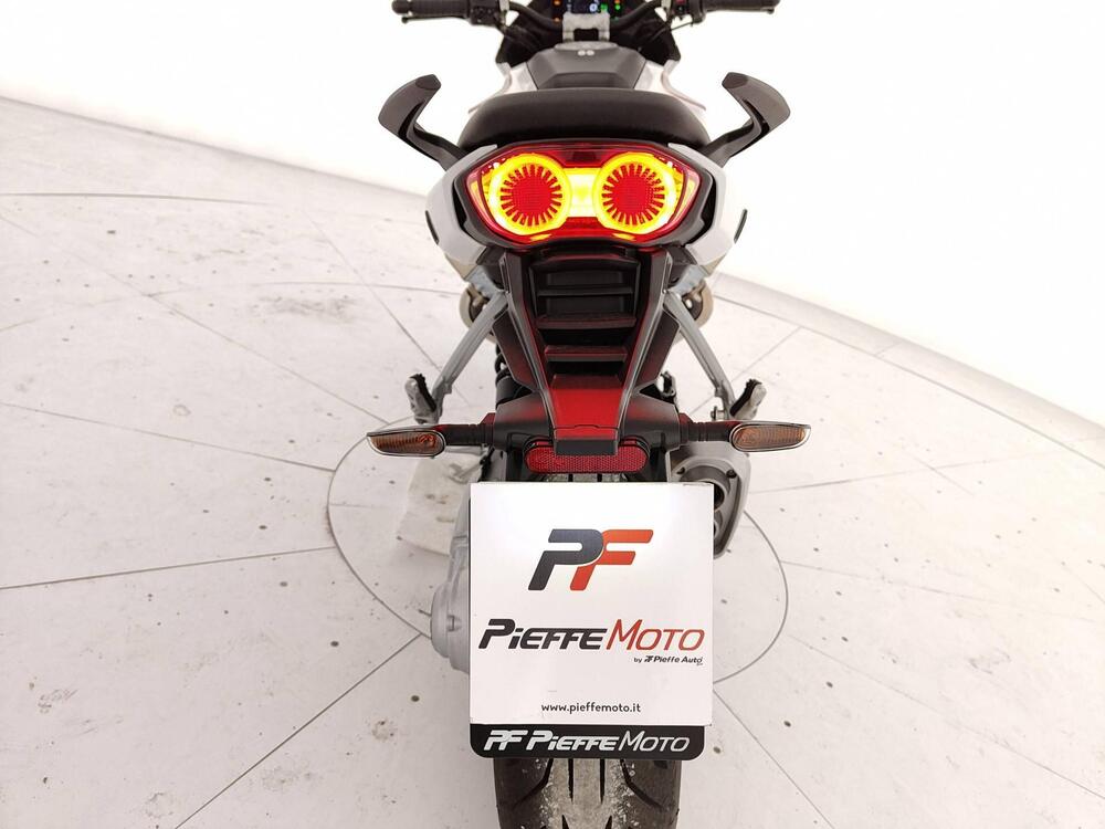 Moto Guzzi V100 Mandello (2022 - 24) (10)