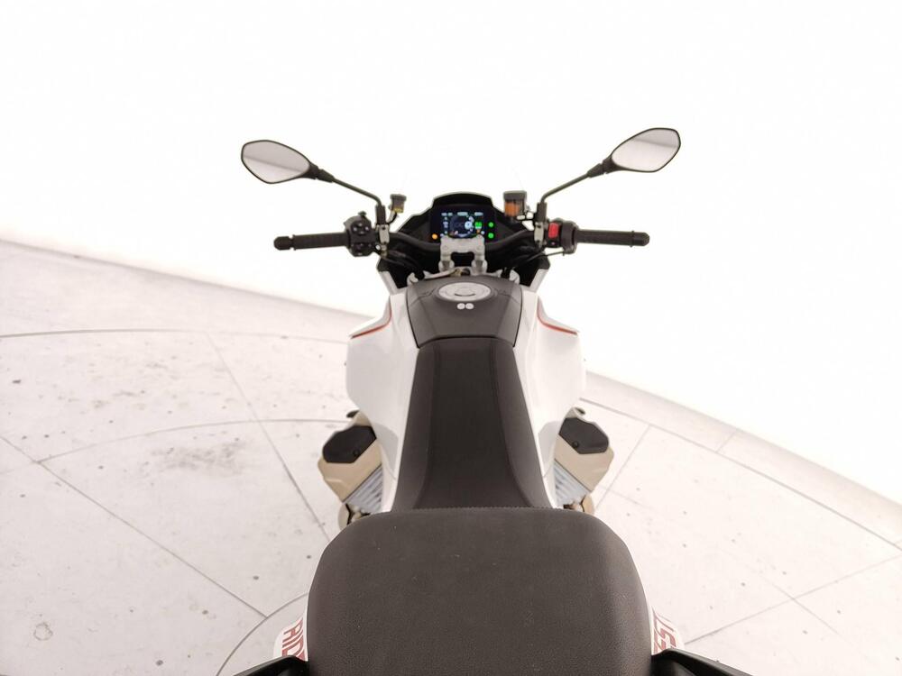 Moto Guzzi V100 Mandello (2022 - 24) (11)