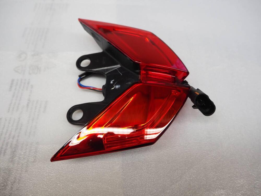 MV Agusta F4 fanale posteriore 8000B7399