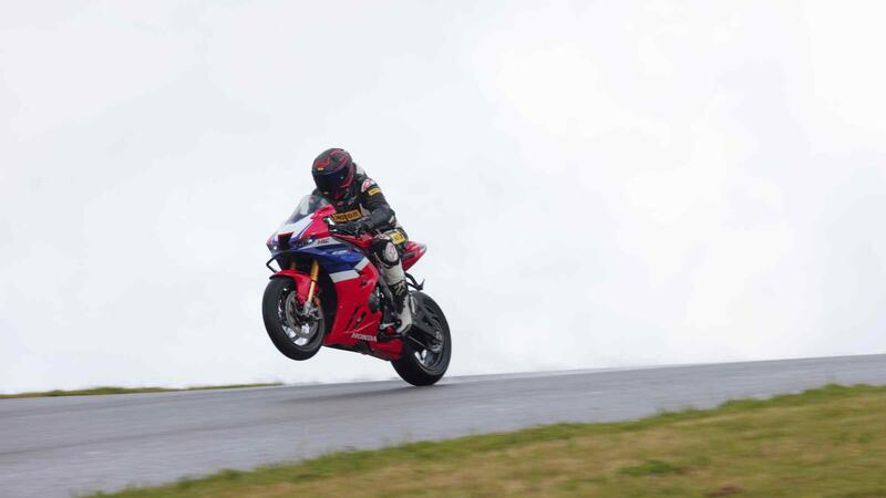 TEST Honda CBR1000RR-R Fireblade SP: rivoluzione silenziosa [VIDEO e GALLERY]