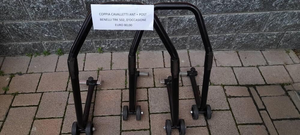 Benelli TRK 502 coppia cavalletti