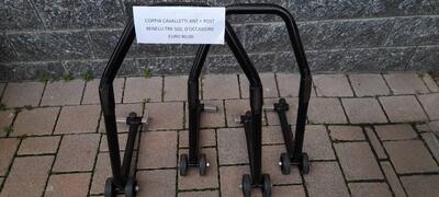 Benelli TRK 502 coppia cavalletti