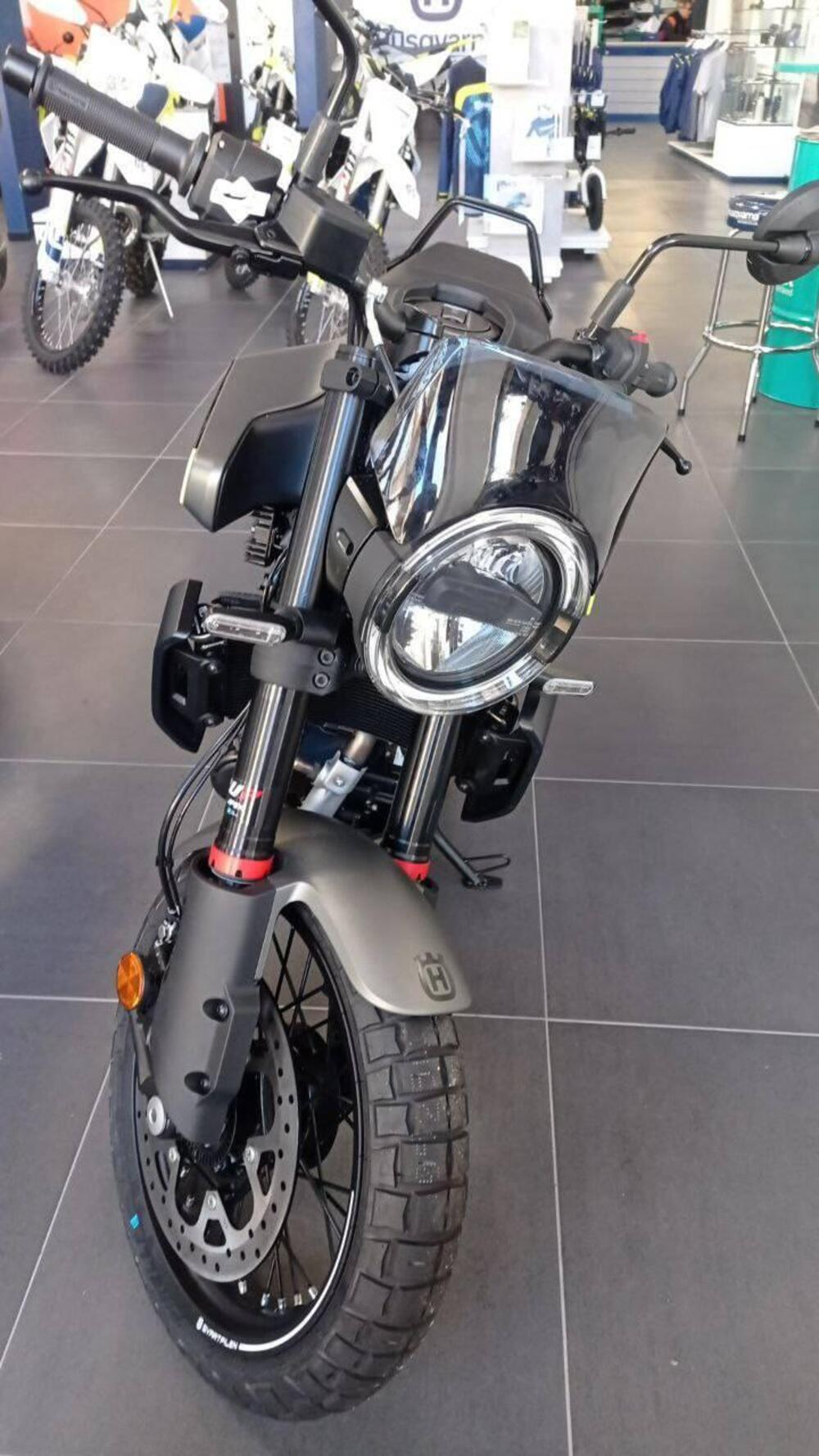 Husqvarna Svartpilen 125 (2024 - 25) (3)