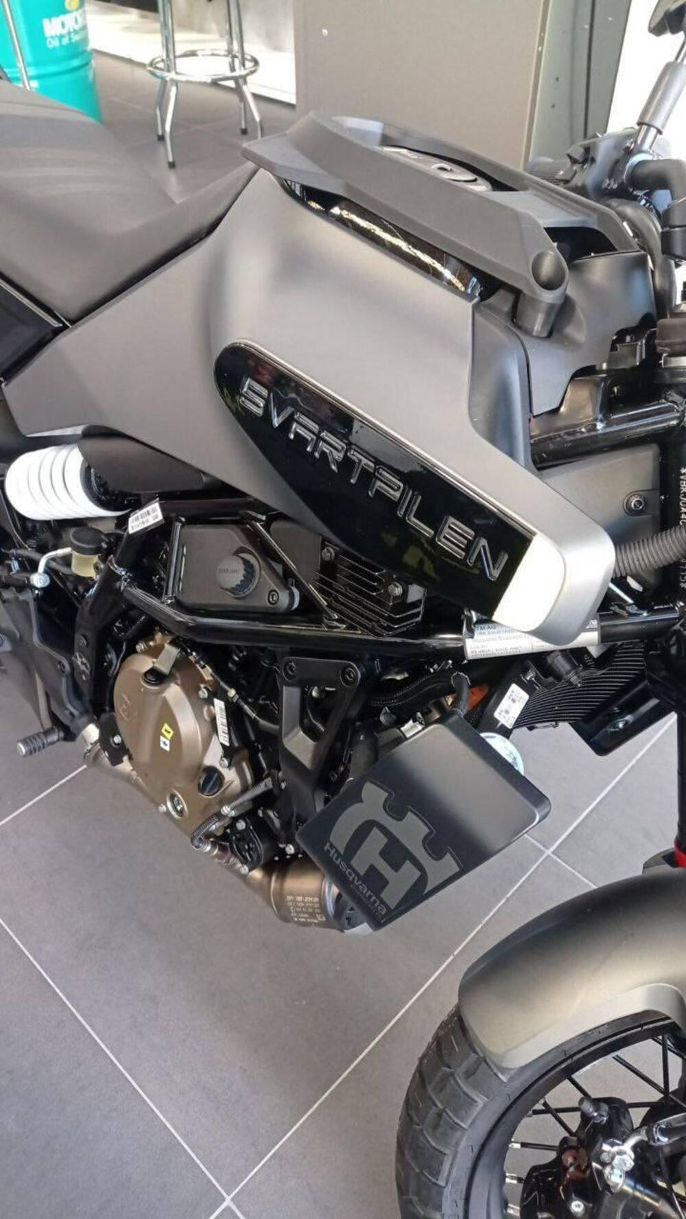 Husqvarna Svartpilen 125 (2024 - 25) (2)