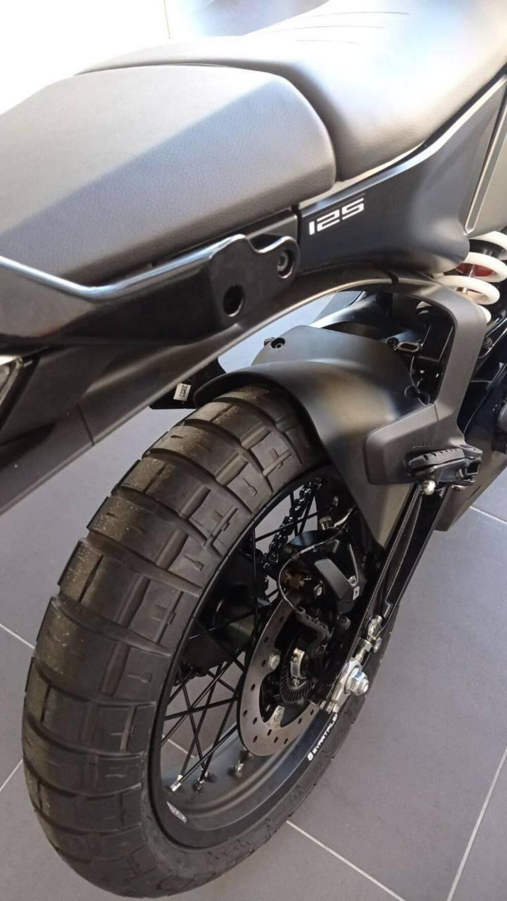 Husqvarna Svartpilen 125 (2024 - 25) (5)