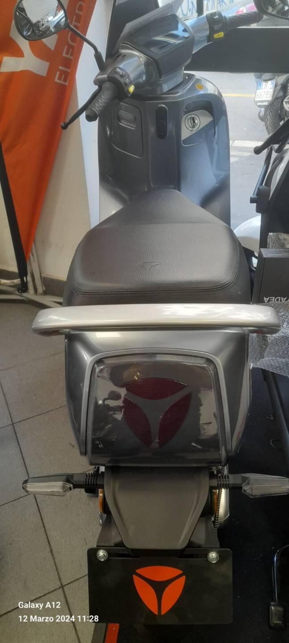 Yadea C1S (2020 - 25) (2)