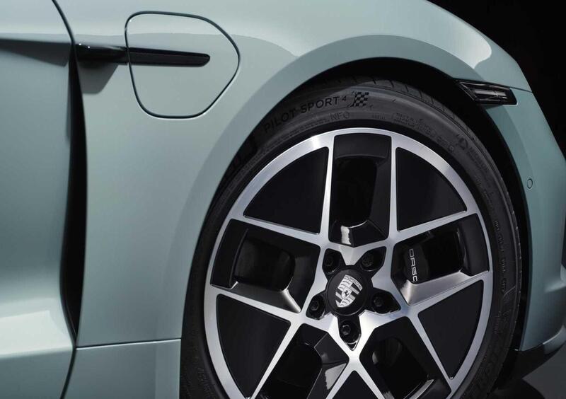 Porsche Taycan (10)