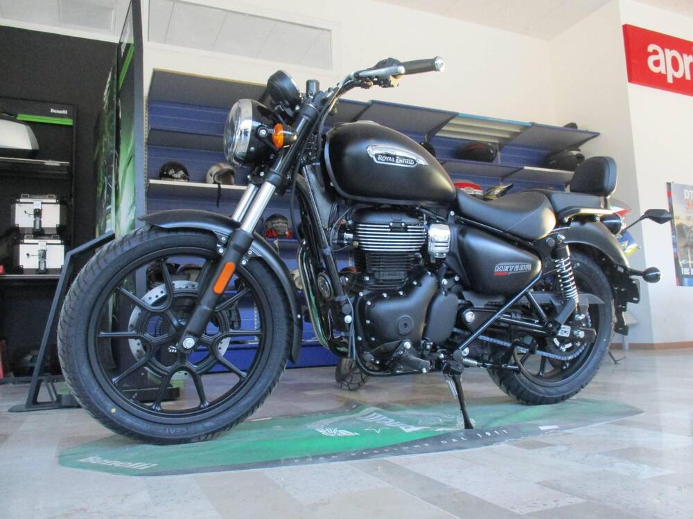 Royal Enfield Meteor 350 Stellar (2021 - 25) (3)