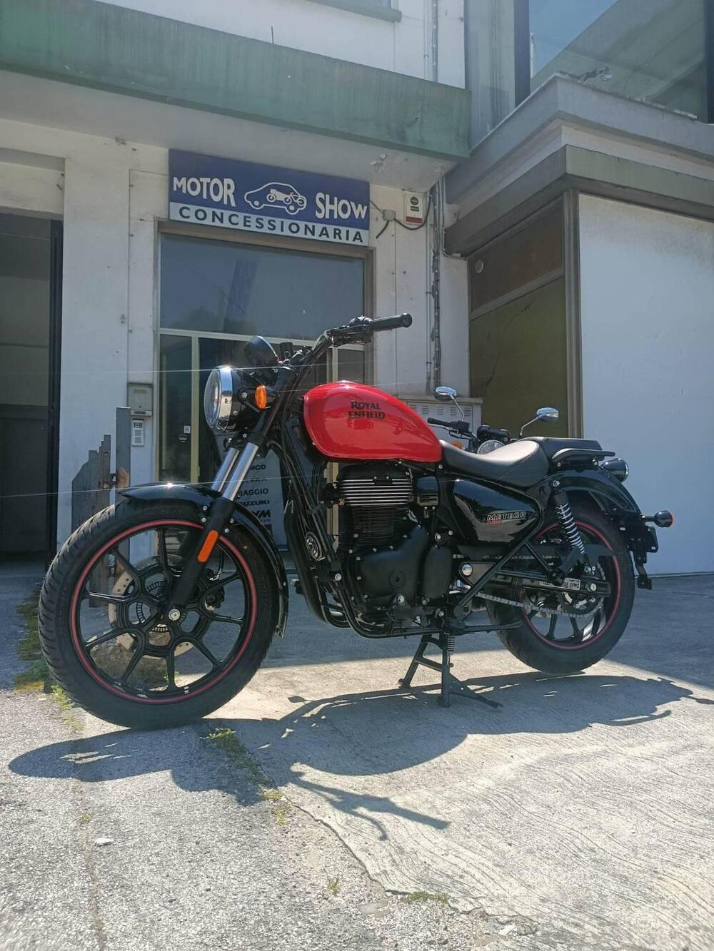 Royal Enfield Meteor 350 Fireball (2021 - 25) (3)