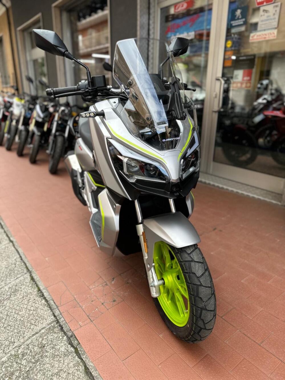 QJ Motor ATR 125 (2024) (3)