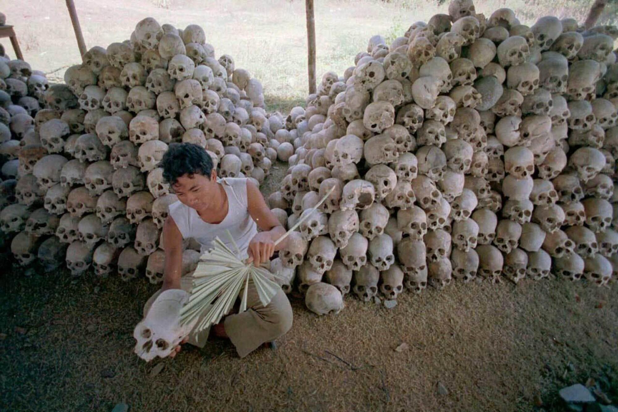 Si stima che il genocidio in Cambogia port&ograve; alla morte del 21% della popolazione del tempo, cio&egrave; circa 1.700.000 persone
