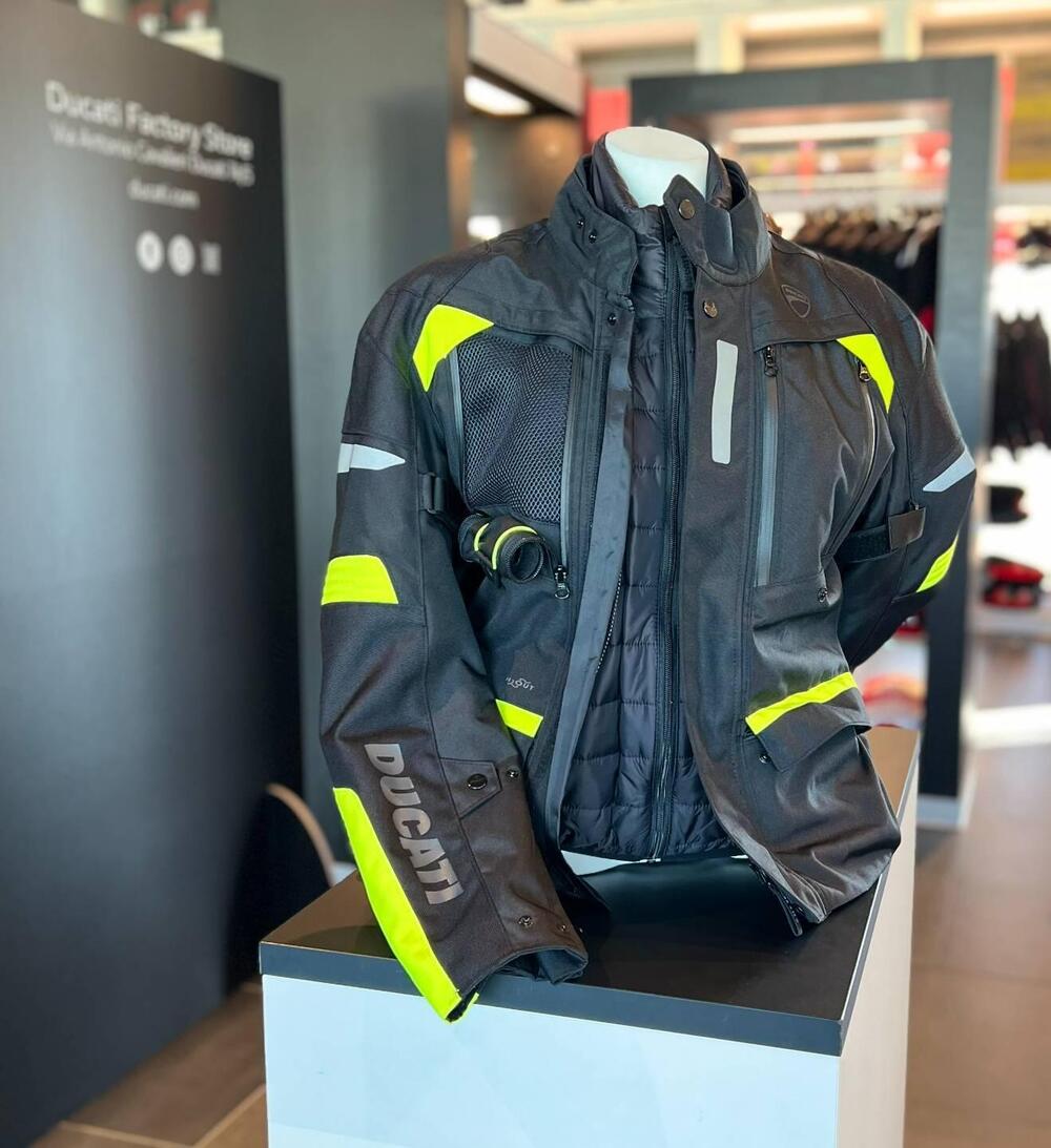 Giacca Tour C3 nero giallo HV Ducati (6)