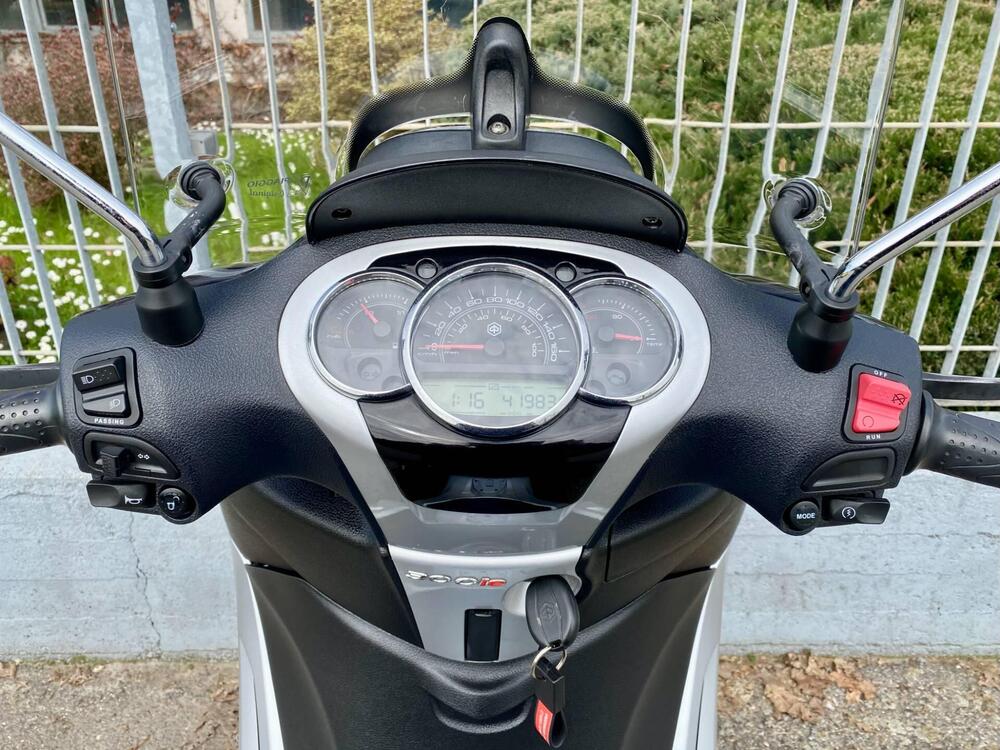 Piaggio Beverly 300 i.e. (2010 - 16) (4)