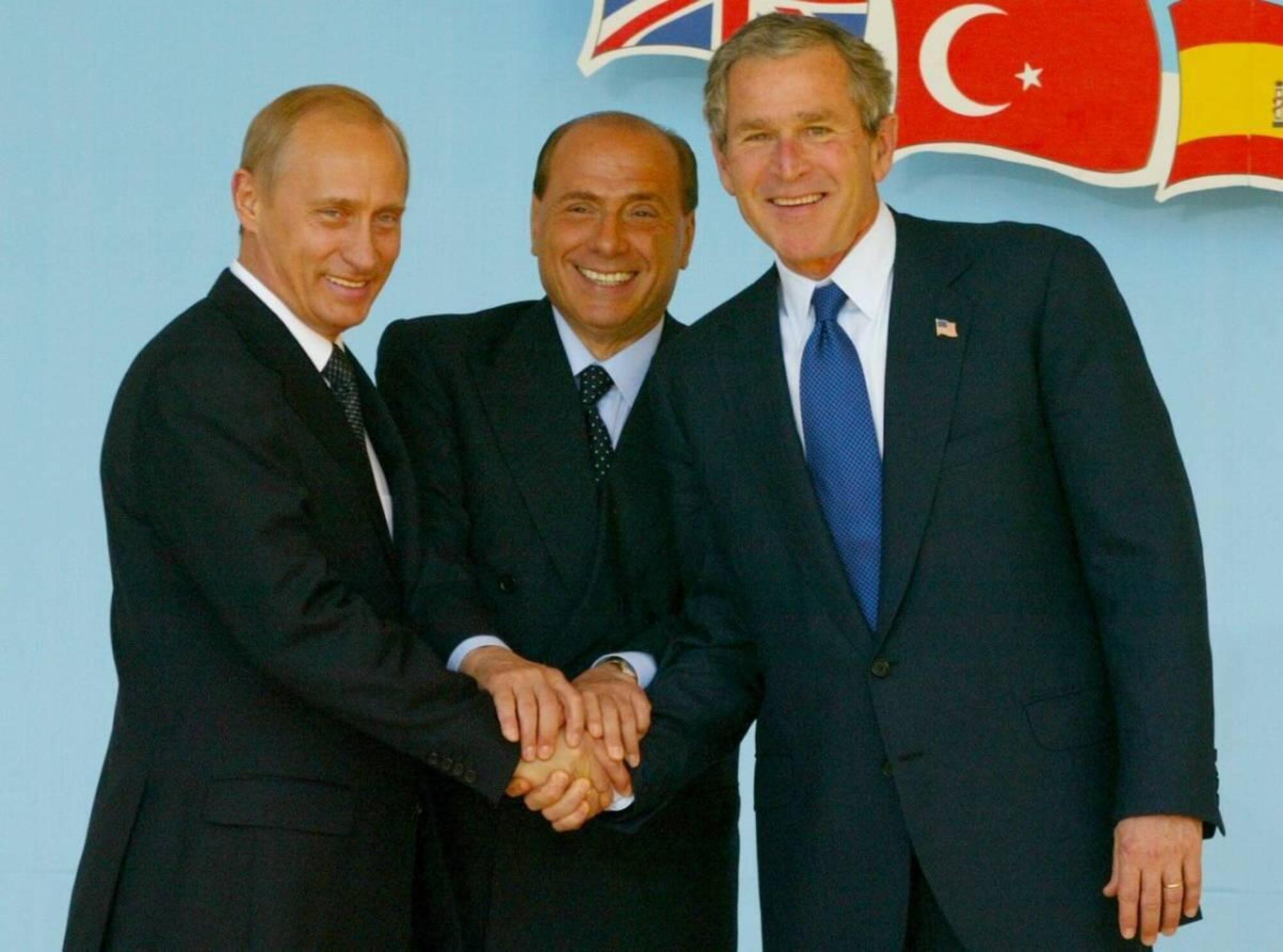 Berlusconi Putin Bush 2002 fine guerra fredda