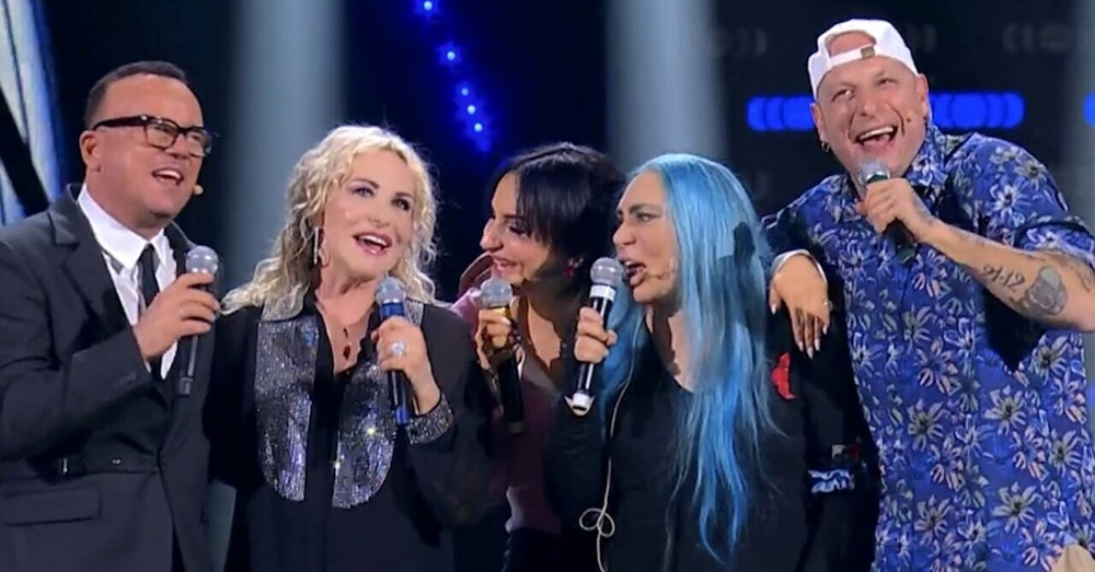 The Voice Senior: Clerici si vendica col karaoke (10+), Clementino e le gag stantie (5), ma perch&eacute; le ugole d&#039;oro non vanno a Sanremo? 