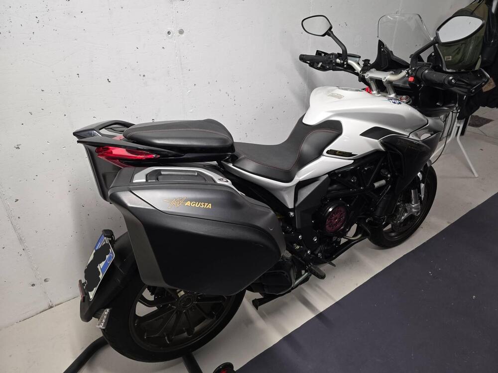 MV Agusta Turismo Veloce 800 Lusso SCS (2017 - 20) (2)