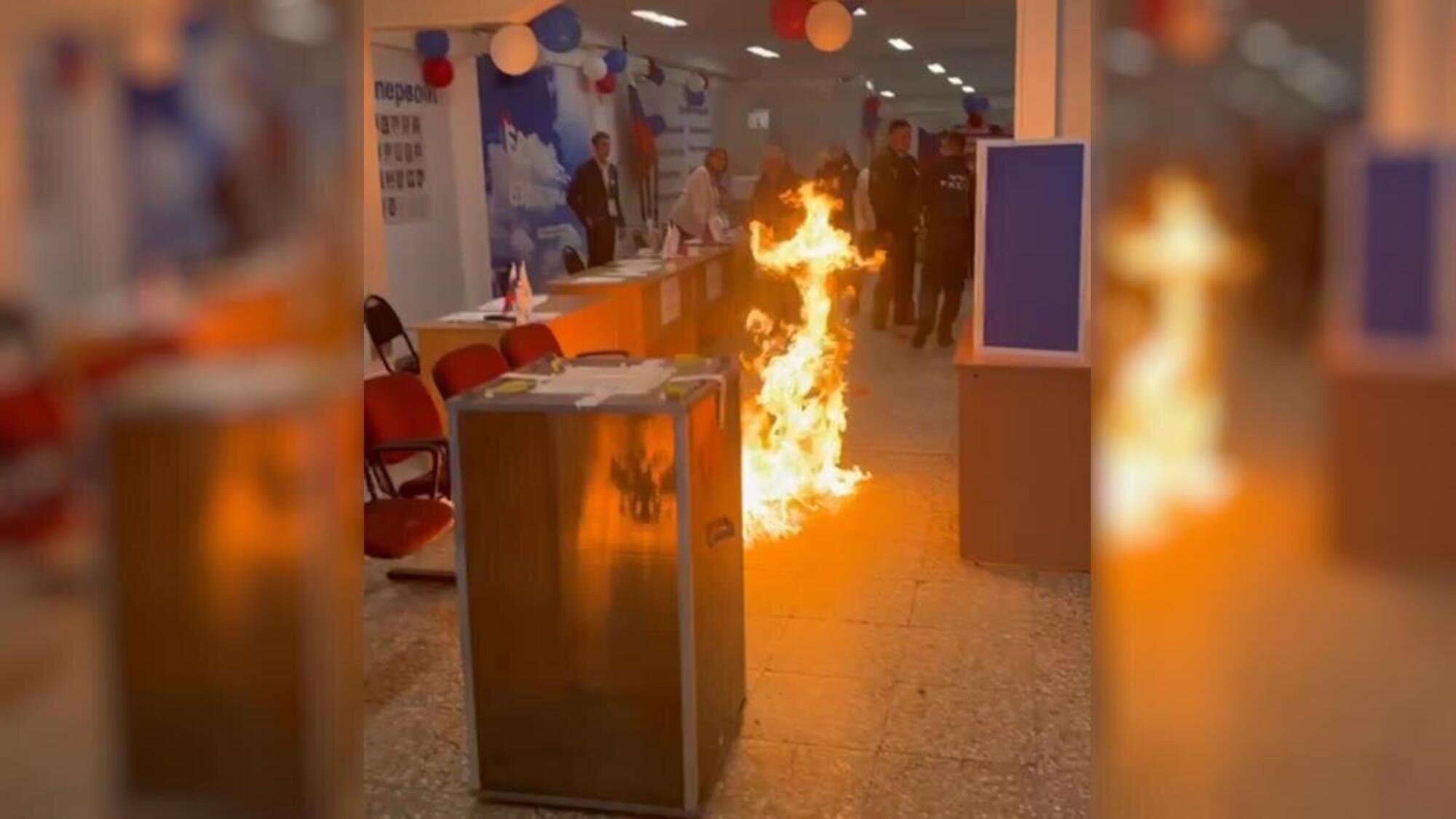 Incendio in un seggio dopo che una donna ha lanciato una molotov