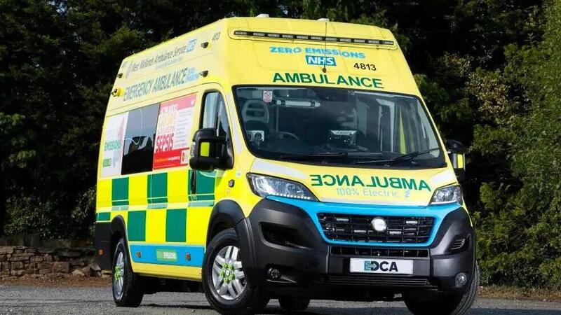 UK: le ambulanze elettriche preoccupano, troppo tempo perso per le ricariche 