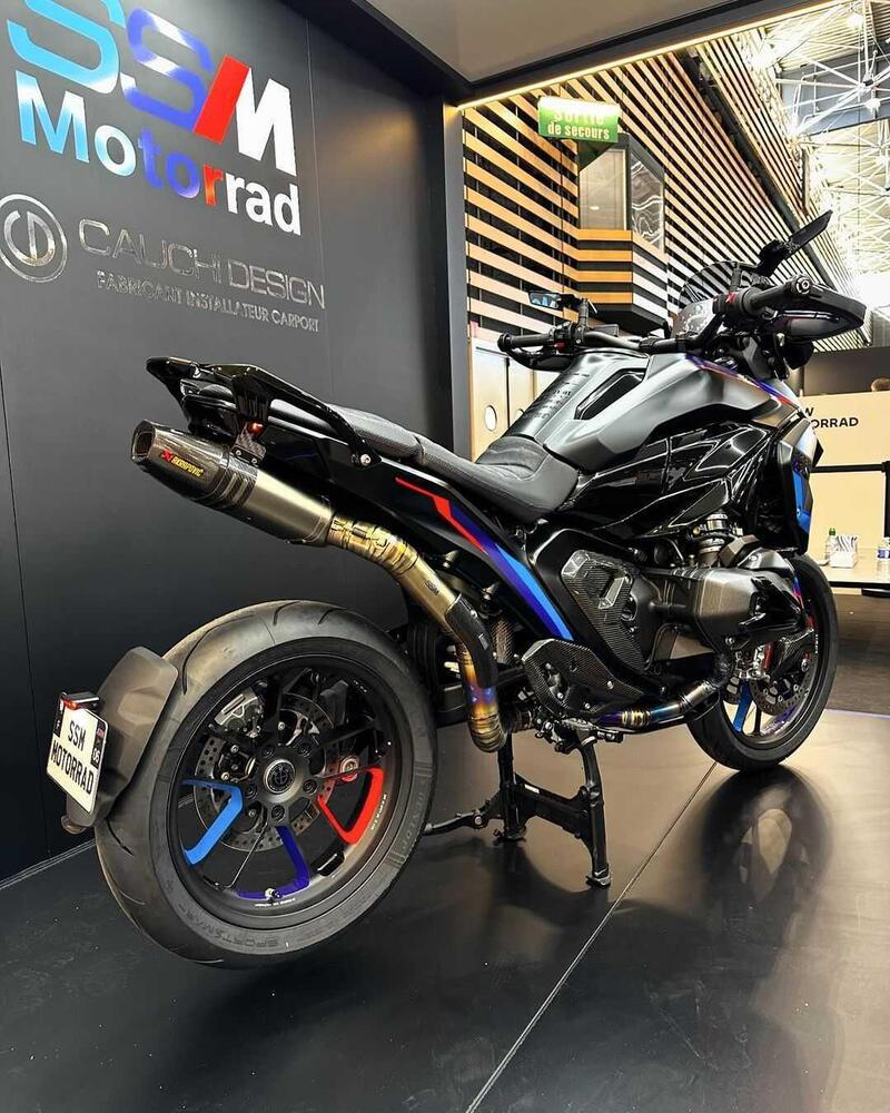 Nuova BMW M 1300 GS? Ma no, &egrave; una special pazza! E che sound [VIDEO E GALLERY]