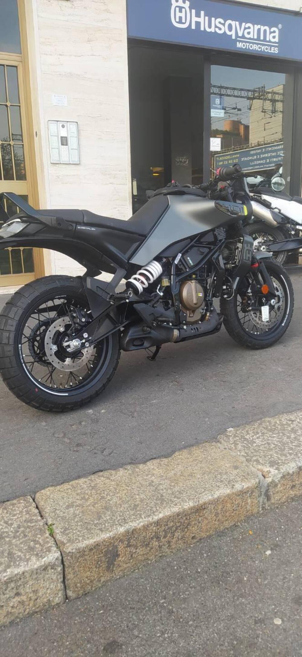 Husqvarna Svartpilen 401 (2024 - 25) (3)