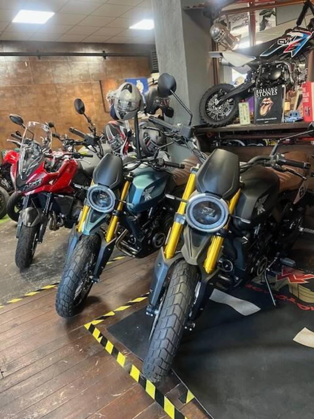 Moto Morini SEIEMMEZZO SCR (2022 - 26) (3)