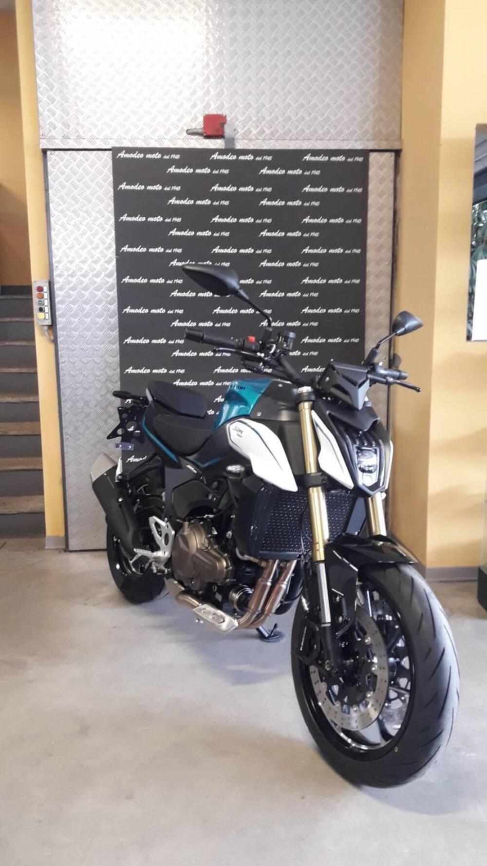 QJ Motor SRK 550 (2024 - 25) (3)