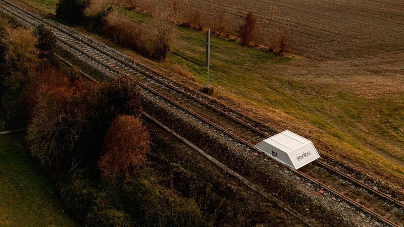 Il primo veicolo a levitazione magnetica in Italia (Veneto) va sui normali binari