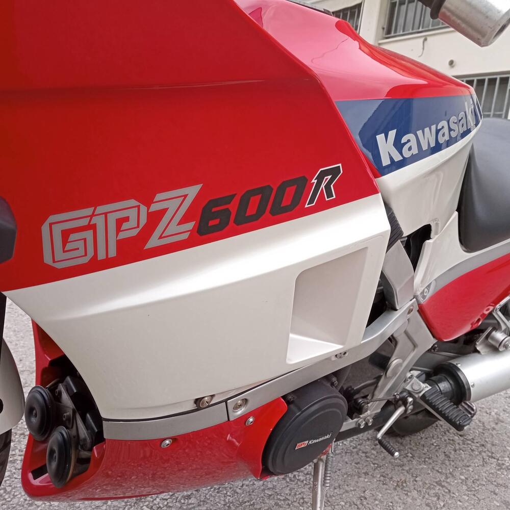 Kawasaki GPZ 600 R (3)