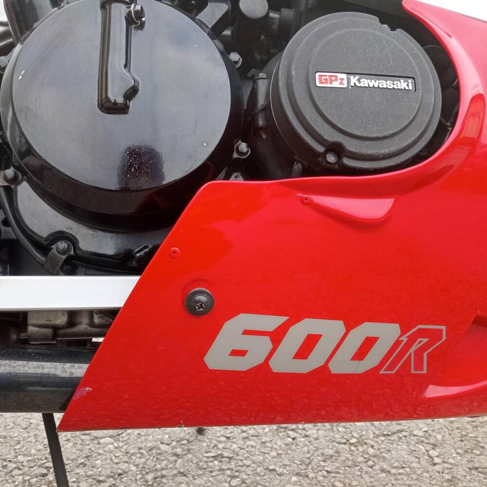 Kawasaki GPZ 600 R (5)