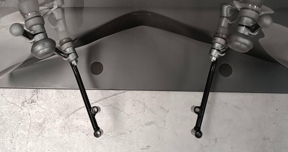 Attacchi parabrezza Neo's Biondi (2)