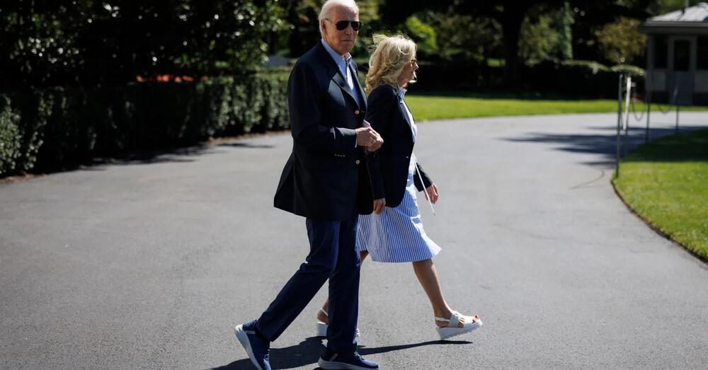 Le scarpe anti-caduta di Biden come metafora delle elezioni Usa? Ecco il motivo per cui le indossa