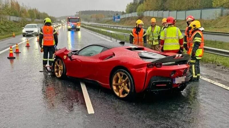 Ferrari SF90: troppo costosa da riparare, se la prenda l&#039;assicurazione