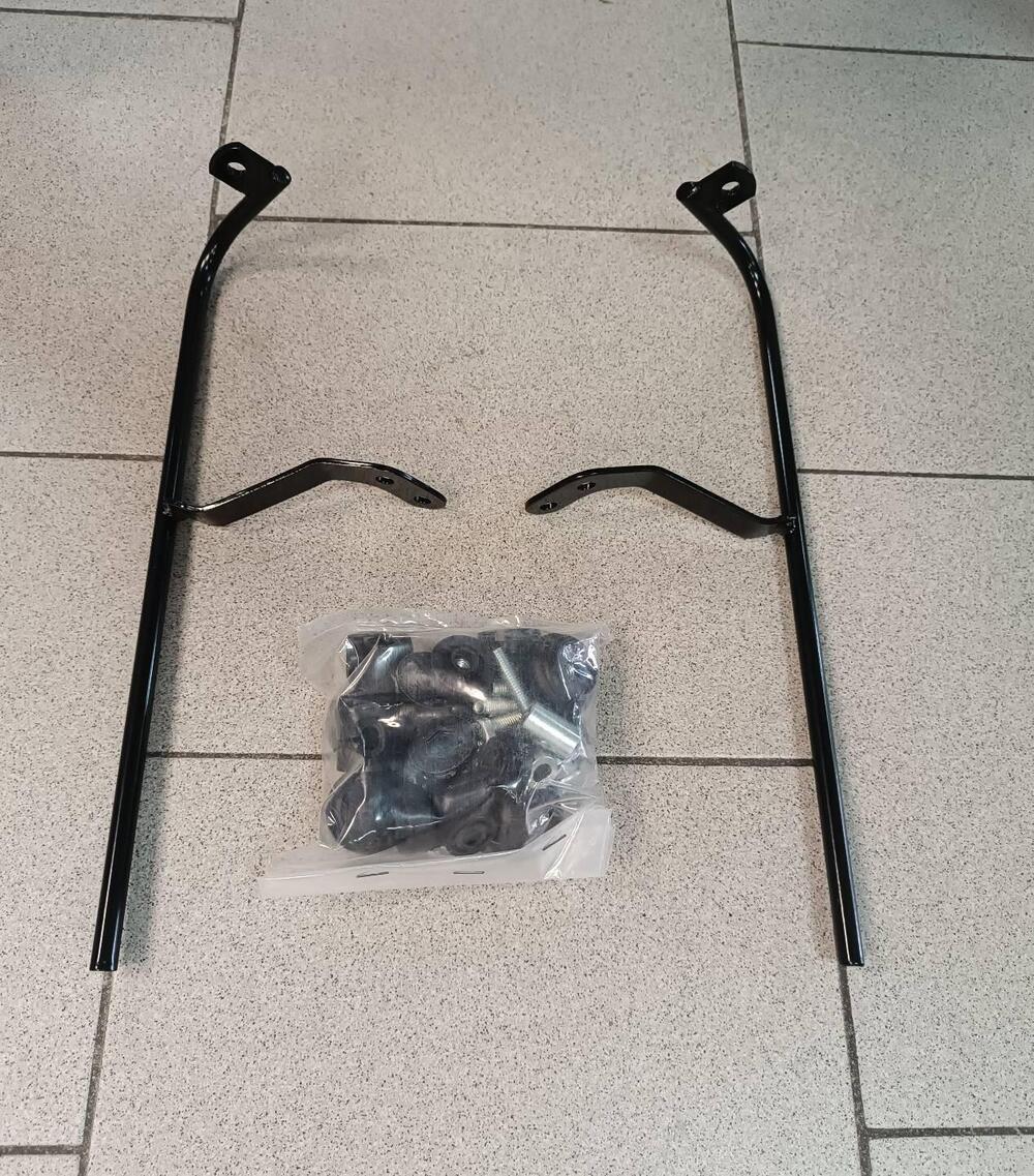 Attacchi parabrezza Kymco Biondi (2)