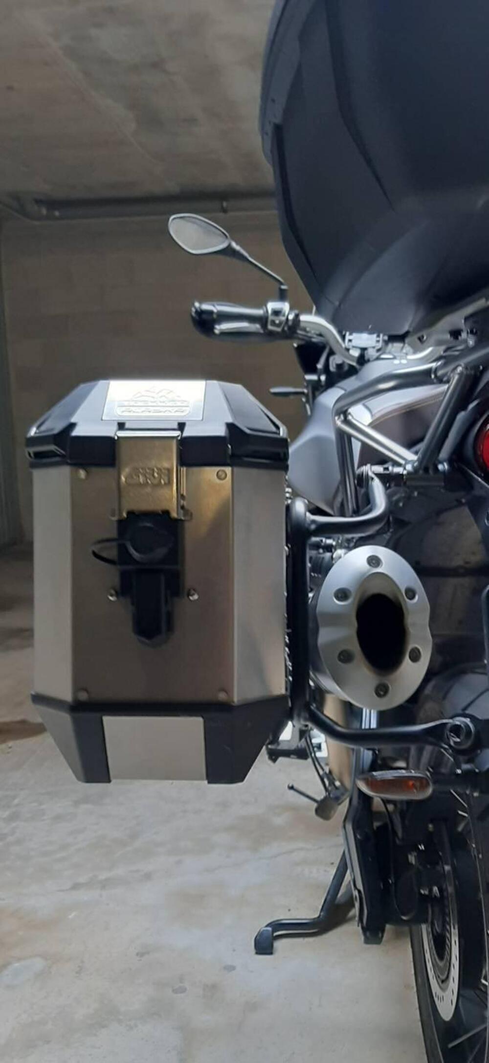Moto Guzzi V85 TT Centenario (2021 - 22) (4)