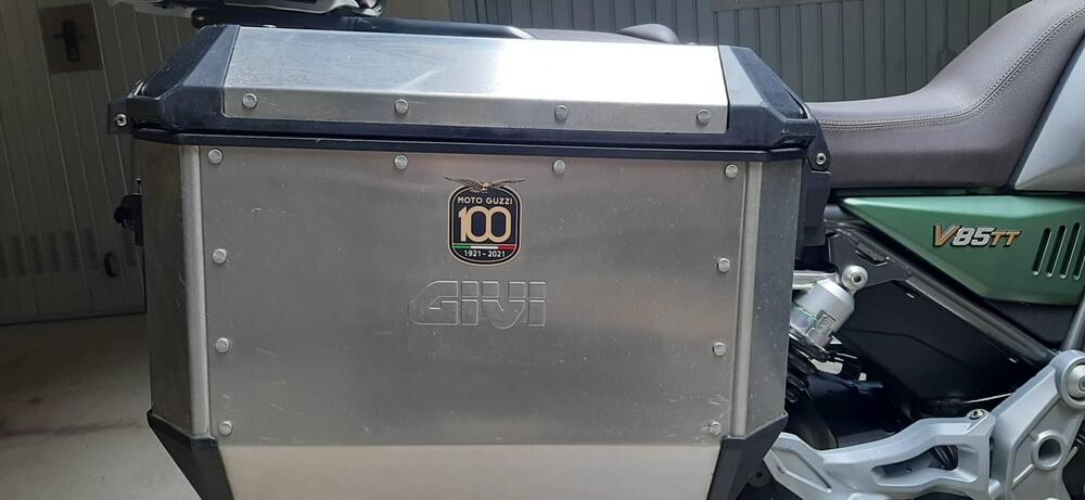 Moto Guzzi V85 TT Centenario (2021 - 22) (6)