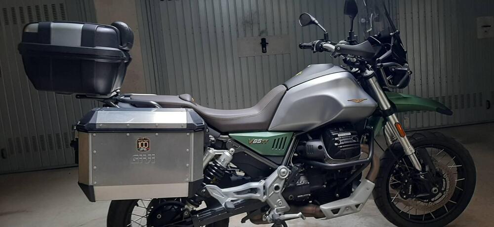 Moto Guzzi V85 TT Centenario (2021 - 22) (7)