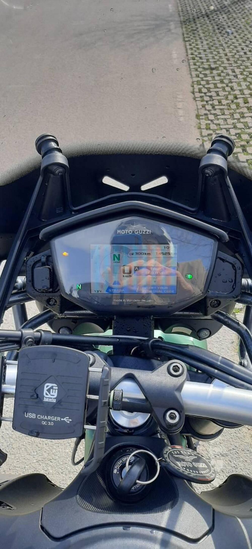 Moto Guzzi V85 TT Centenario (2021 - 22) (10)