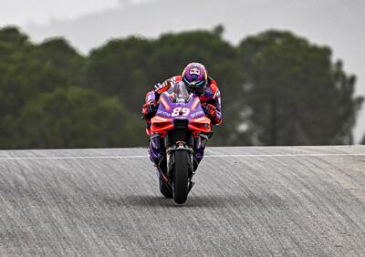 MotoGP 2024. GP del Portogallo. Vince Jorge Martin ma dietro è successo di tutto: podio Pedro Acosta, contatto e caduta Pecco Bagnaia-Marc Marquez [RISULTATI]