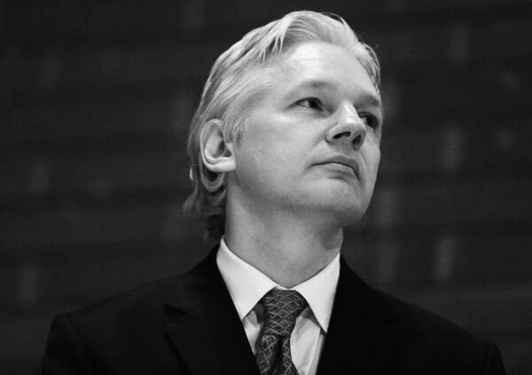 &Egrave; arrivata la sentenza su Julian Assange. Dal &ldquo;Collateral murder&rdquo; ai segreti del Pentagono: il caso WikiLeaks spiegato dalla massima esperta italiana 
