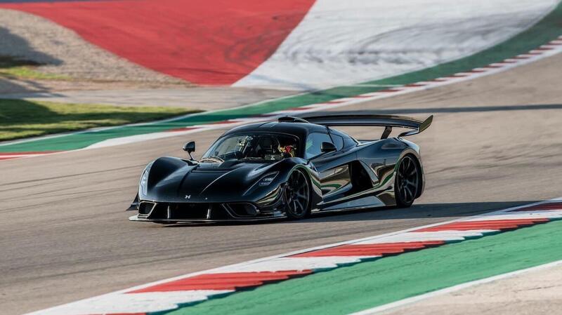 Hennessey Venom F5: la coup&eacute; da 1.817 Cv ha battuto il record della McLaren P1 [VIDEO]  