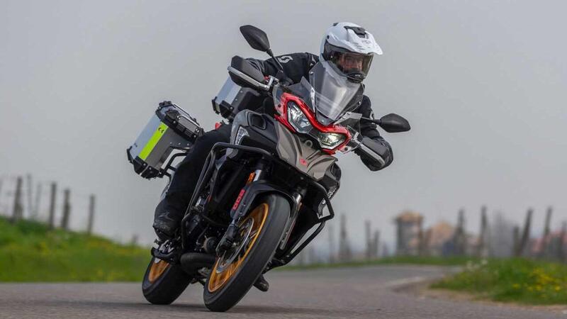 Adventure o crossover? Il test della QJ Motor SRT 800 SX! [VIDEO]