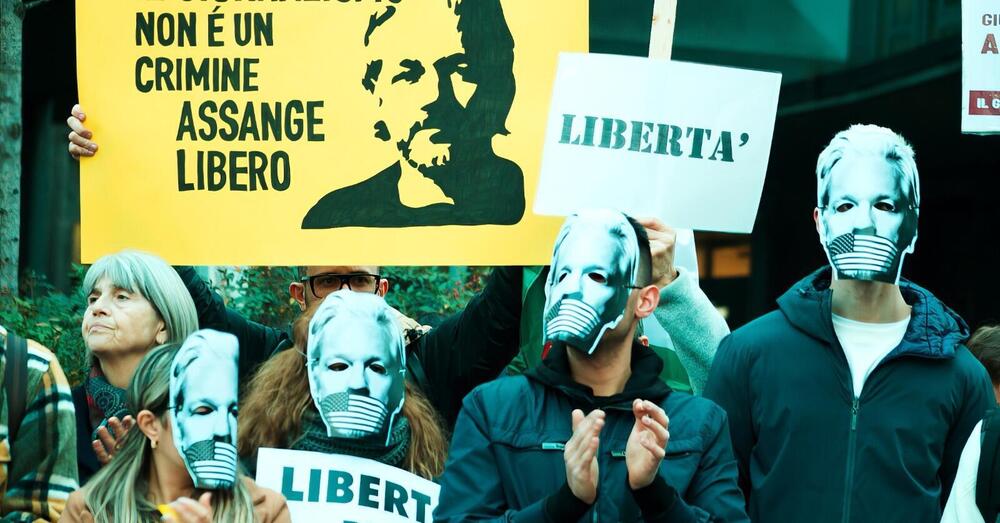 Ok, ma a che caz*o serve manifestare per il fondatore di WikiLeaks a Milano? L&rsquo;organizzatore di Free Assange Italia prova a convincerci: &ldquo;Governo e Pd muti, bisogna fare pressione sulla politica&rdquo;