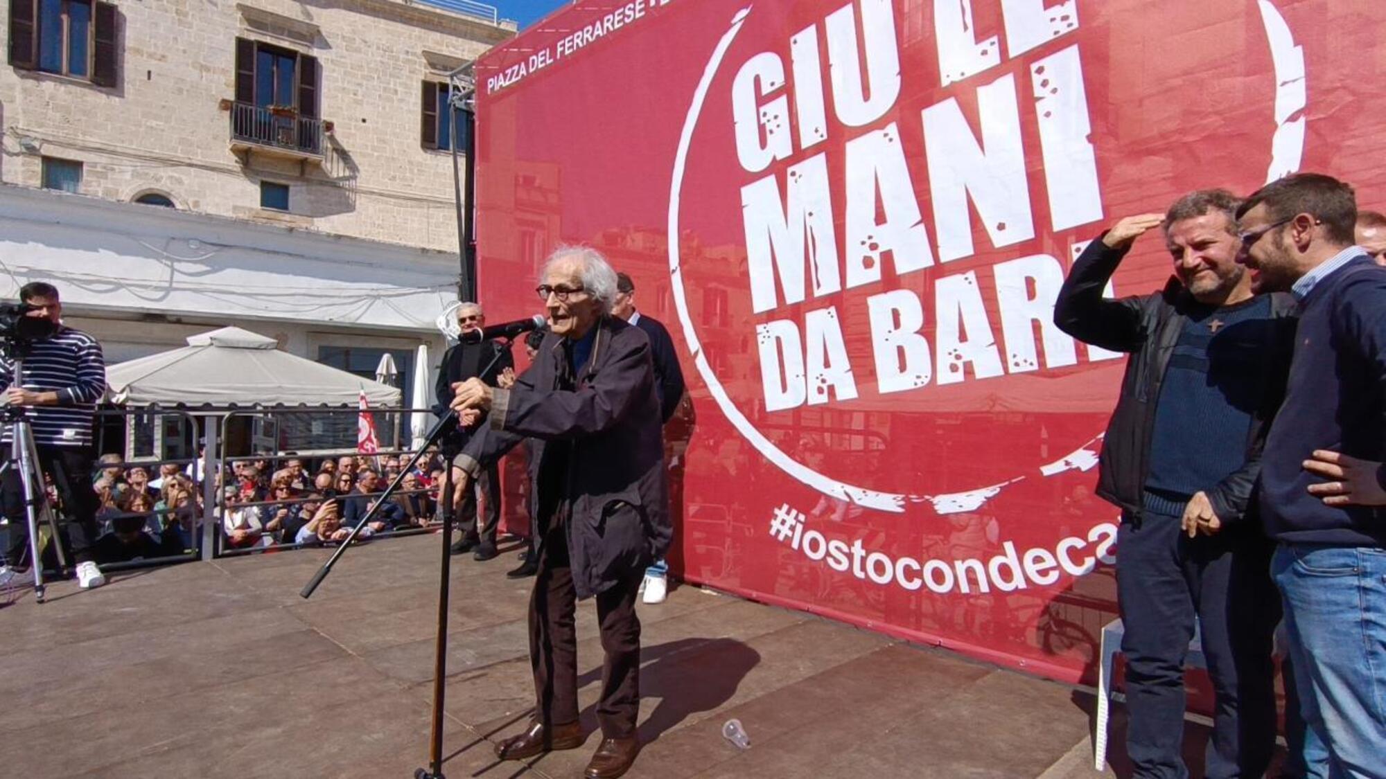 Luciano Canfora durante la manifestazione in sostegno di 