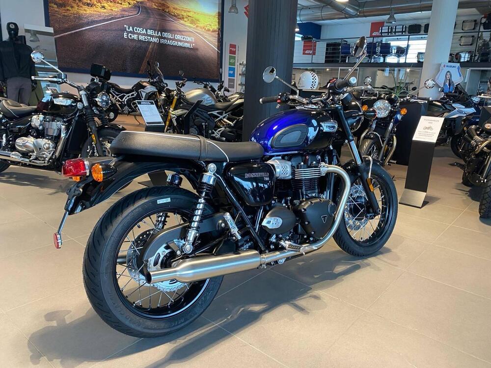 Triumph Bonneville T100 Stealth Edition (2024) (2)